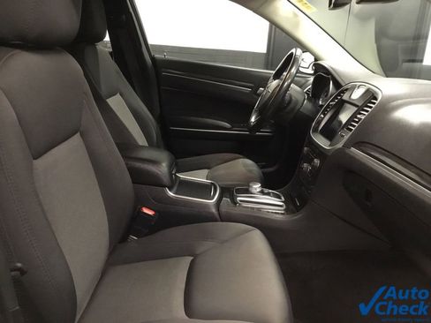 Used 2018 Chrysler 300 Touring w/ Sport Appearance Package image 35