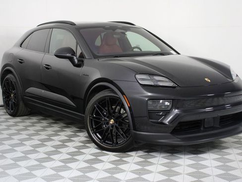 Certified 2025 Porsche Macan 4 Electric image 9