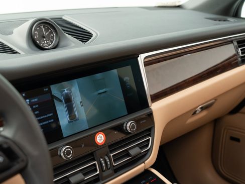 Certified 2025 Porsche Macan image 25