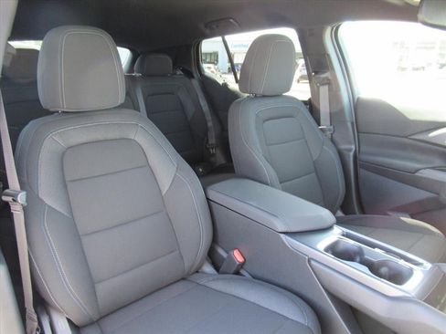 New 2026 Chevrolet Equinox EV LT image 9