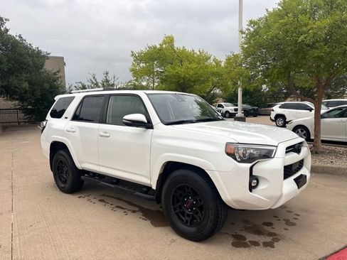 Used 2022 Toyota 4Runner SR5 Premium w/ Moonroof Package RWD image 3