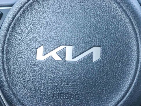 Used 2022 Kia Niro EX Premium image 26