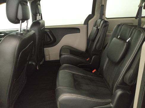 Used 2017 Dodge Grand Caravan SXT FWD image 18
