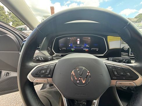 Used 2024 Volkswagen Jetta SE FWD image 15