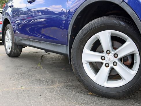 Used 2014 Toyota RAV4 XLE AWD/4WD image 5
