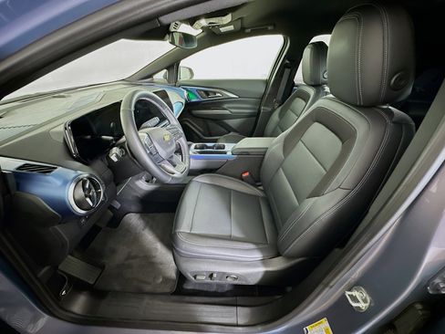 Used 2025 Chevrolet Equinox EV LT w/ Convenience Package image 13