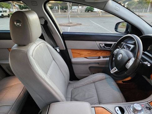 Used 2010 Jaguar XF Luxury image 19