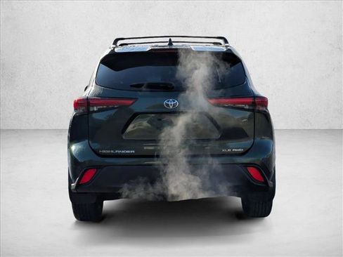 Used 2023 Toyota Highlander XLE image 7