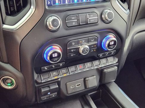 Used 2022 GMC Sierra 1500 AT4 w/ AT4 Premium Package AWD/4WD image 24
