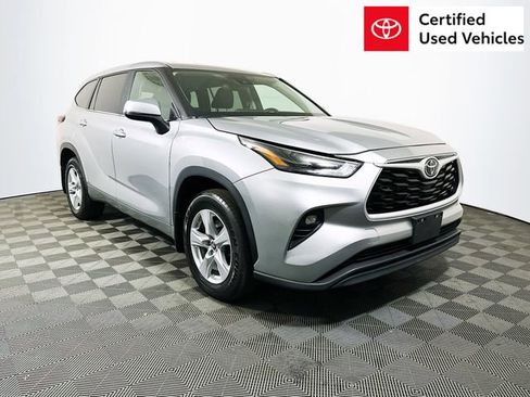 Certified 2024 Toyota Highlander LE image 1