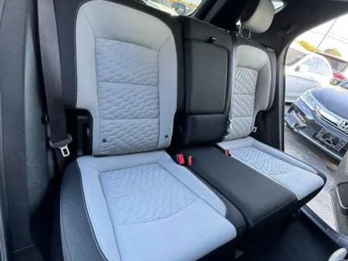 Used 2020 Chevrolet Equinox LT w/ Driver Convenience Package image 25