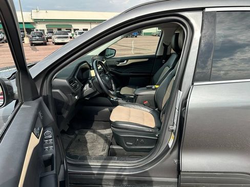 Used 2022 Ford Escape Titanium w/ Titanium Elite Package AWD/4WD image 10