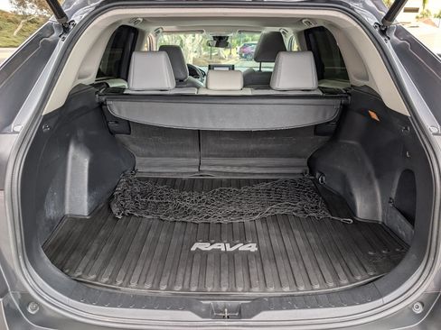 Used 2021 Toyota RAV4 XLE Premium FWD image 9