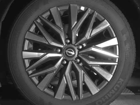 Used 2025 Nissan Altima 2.5 SV FWD image 14