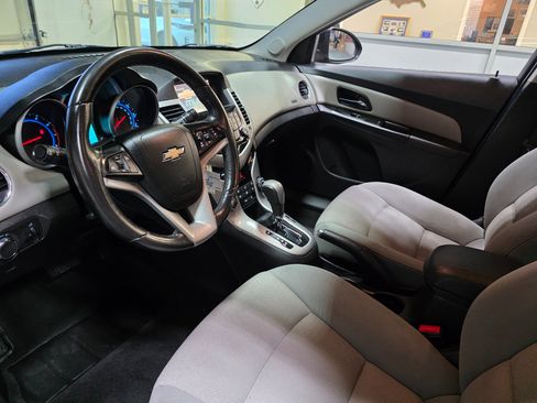 Used 2016 Chevrolet Cruze LT w/ Technology Package image 16