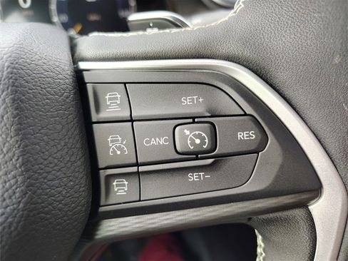 New 2025 Jeep Grand Cherokee L Altitude image 19