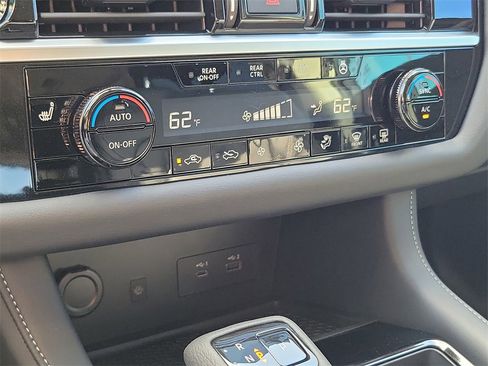 Certified 2025 Nissan Pathfinder SL image 31