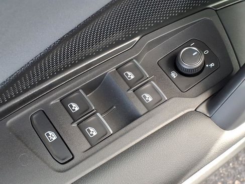 New 2026 Volkswagen Tiguan SE R-Line image 9