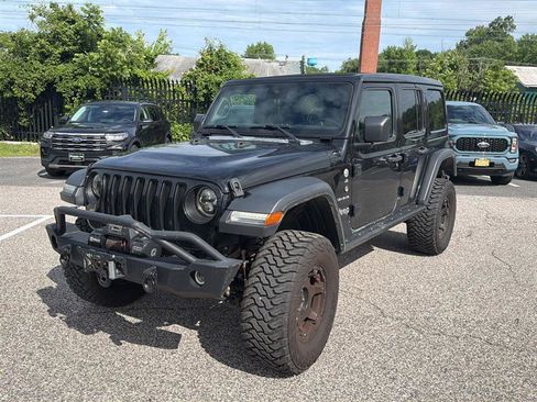 Used 2019 Jeep Wrangler Unlimited Sahara AWD/4WD image 4