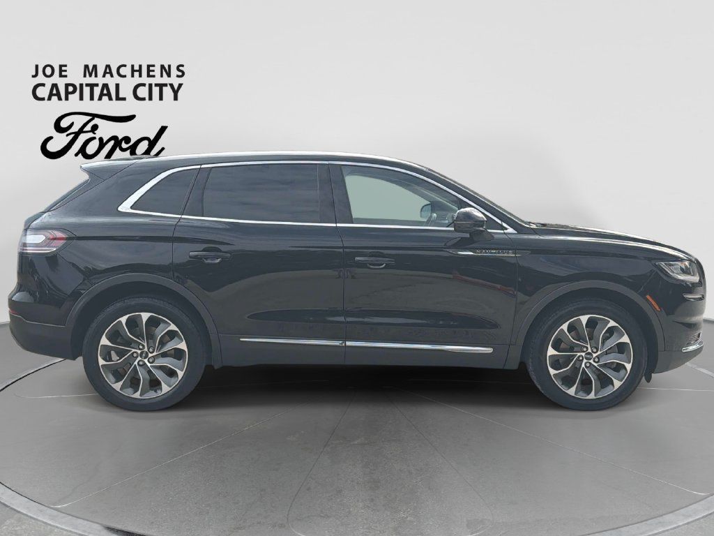 Used 2023 Lincoln Nautilus Reserve AWD/4WD image 3