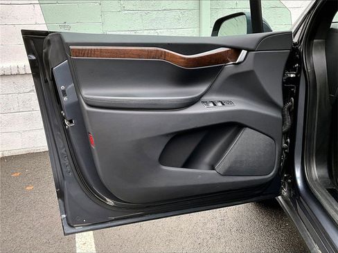 Used 2020 Tesla Model X Long Range image 28
