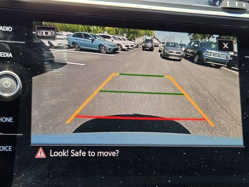 Used 2023 Volkswagen Tiguan SE image 19