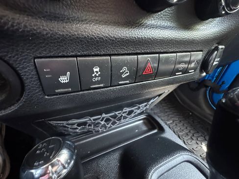 Used 2014 Jeep Wrangler Unlimited Sahara AWD/4WD image 33