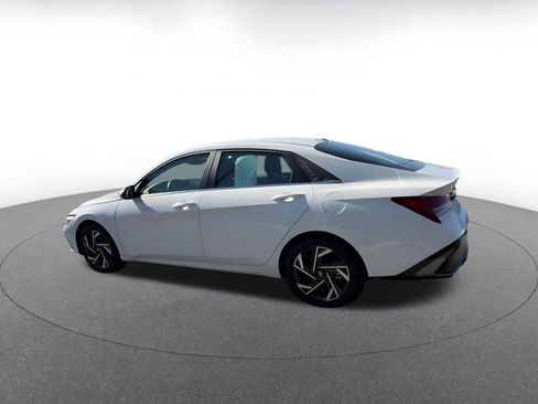 Used 2025 Hyundai Elantra Limited image 10