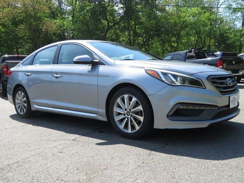 Used 2017 Hyundai Sonata Sport w/ Value Edition Package 02 FWD image 3