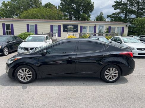 Used 2014 Hyundai Elantra SE w/ Option Group 02 FWD image 10