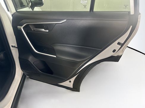 Used 2025 Toyota RAV4 XLE image 30