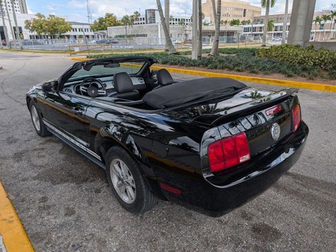 Used 2006 Ford Mustang Convertible image 8