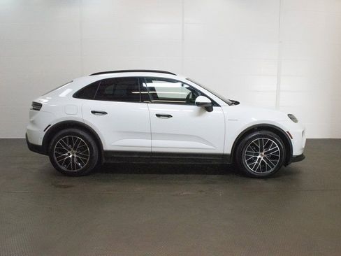 Certified 2025 Porsche Macan 4 Electric image 9