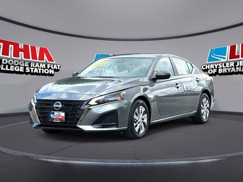 Used 2024 Nissan Altima 2.5 S FWD image 1