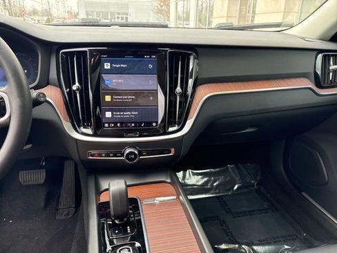 Used 2025 Volvo V60 B5 Cross Country Plus image 21