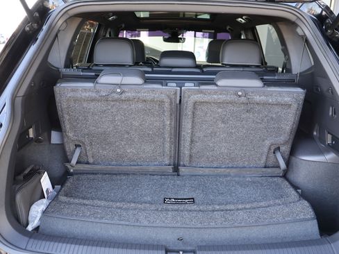 Used 2023 Volkswagen Tiguan SE R-Line image 23