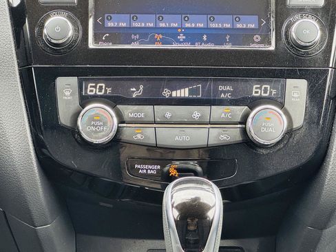 Used 2019 Nissan Rogue SV FWD image 19