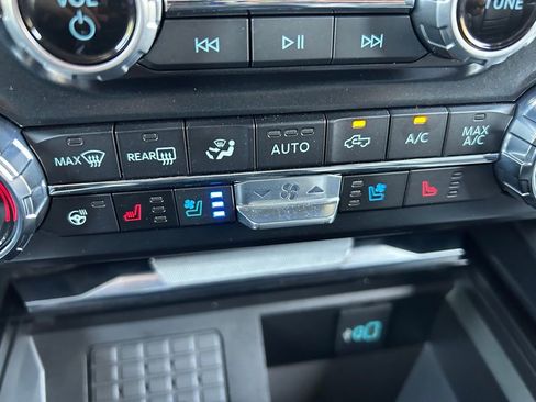 Used 2023 Ford F450 Platinum w/ FX4 Off-Road Package AWD/4WD image 48