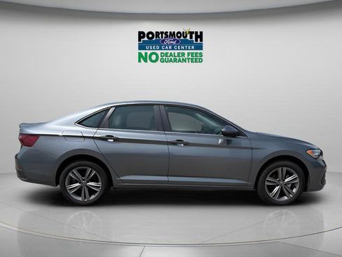Used 2024 Volkswagen Jetta SE FWD image 6