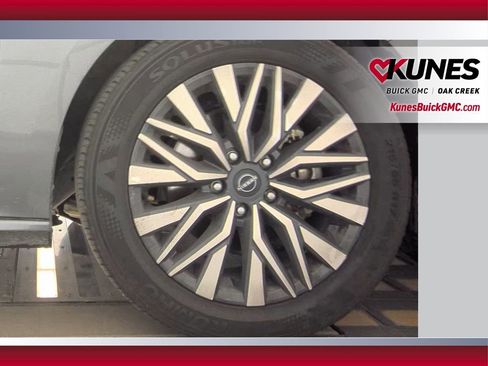 Used 2024 Nissan Altima 2.5 SV image 11