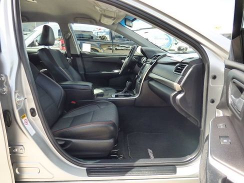 Used 2016 Toyota Camry SE FWD image 14