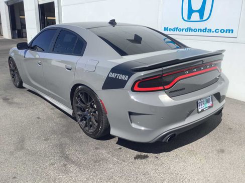 Used 2017 Dodge Charger R/T RWD image 4