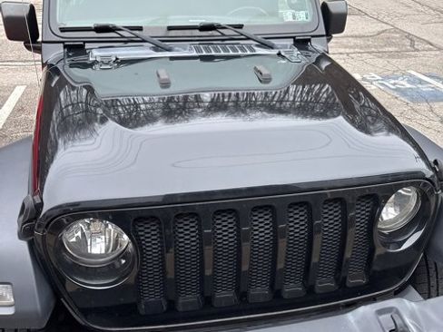 Used 2018 Jeep Wrangler Unlimited Sport S image 2