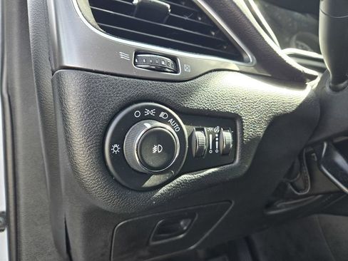 Used 2019 Jeep Cherokee Latitude Plus FWD image 11