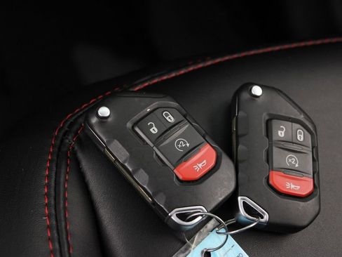 Used 2024 Jeep Gladiator Rubicon w/ Technology Group image 28