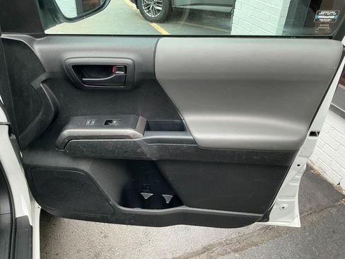 Used 2021 Toyota Tacoma SR5 w/ Technology Package RWD image 23