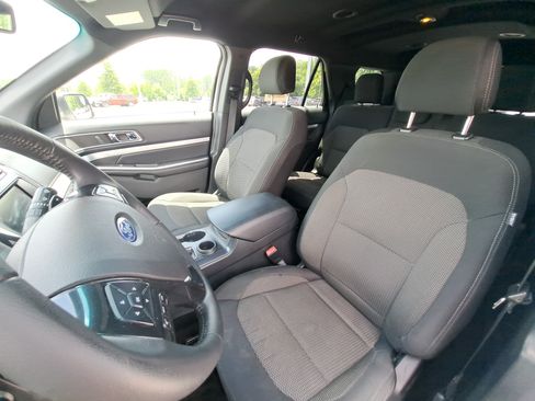 Used 2016 Ford Explorer XLT w/ Equipment Group 201A FWD image 15