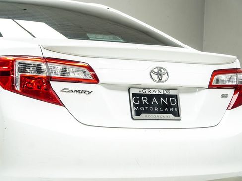 Used 2014 Toyota Camry SE image 13
