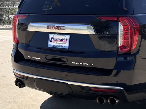 Used 2023 GMC Yukon Denali AWD/4WD image 6