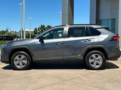 Certified 2022 Toyota RAV4 LE AWD/4WD image 8